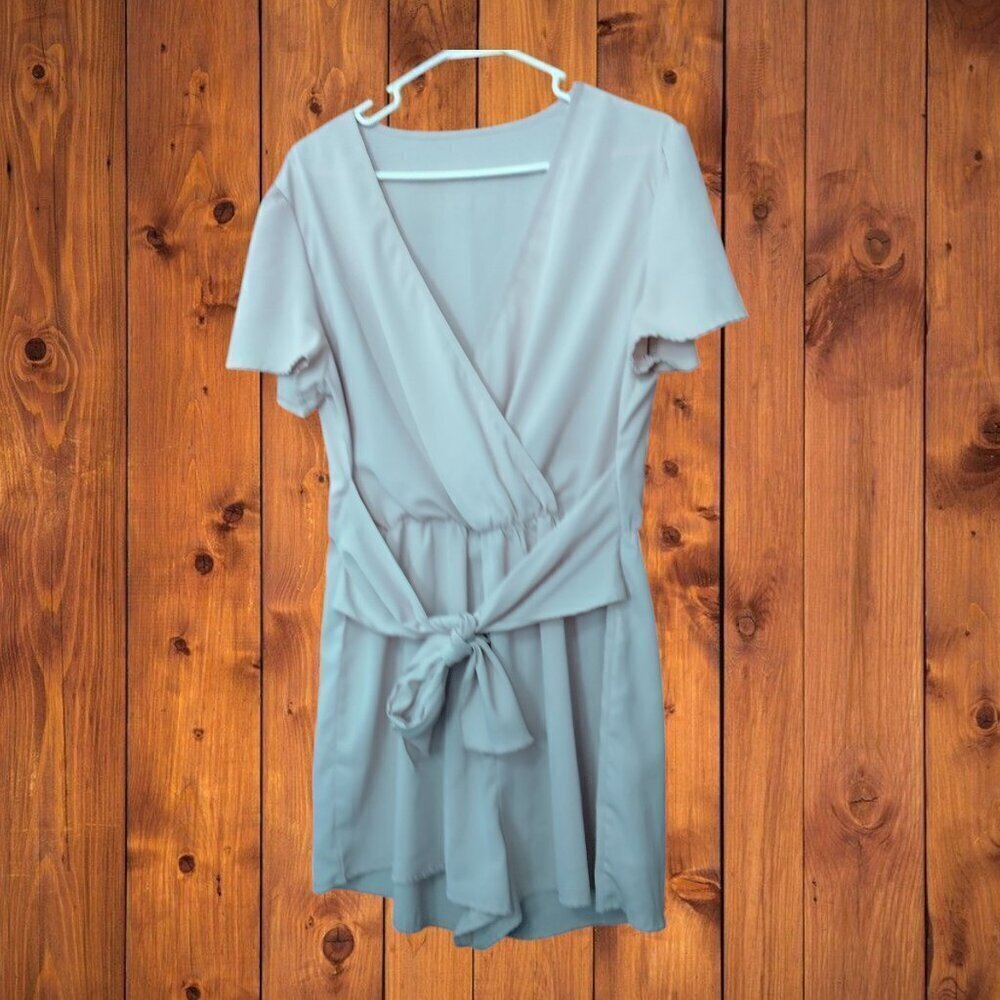 Shein Light Beige Short Sleeve Tied Waist Romper V-Neck Classic Size Large